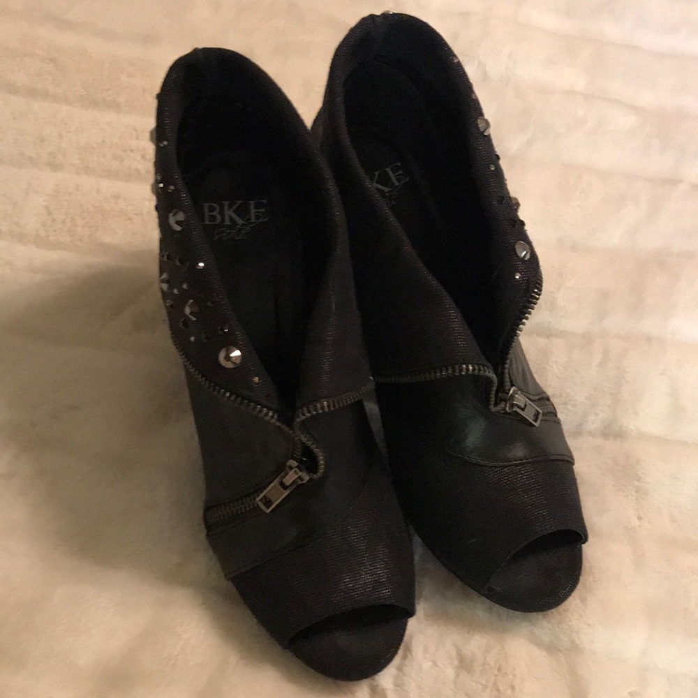 BKE like new open toe bootie ❤️